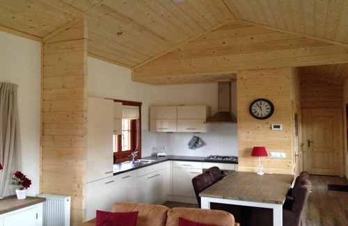 Lochem Ski Chalet | Wooden chalet in a holiday park in the Achterhoek