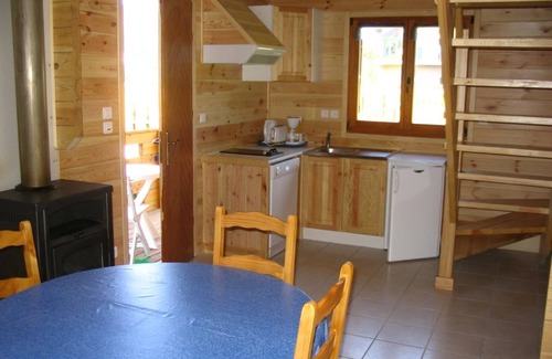 Le Syndicat Ski Chalet | Wooden chalet in Vosges by a pond