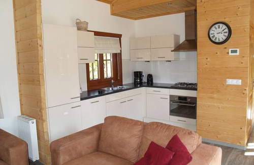Langeberg Ski Chalet | Wooden chalet near Brunssummerheide