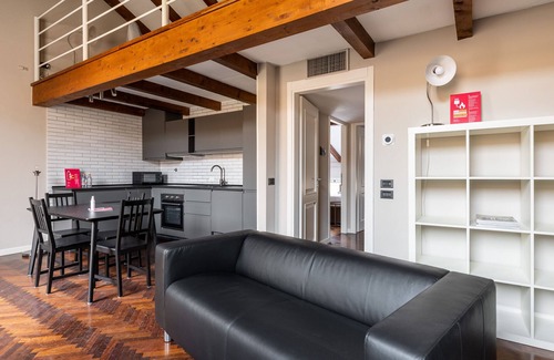 Historic Center Apartment | Wooden design apartment by Wonderful Italy