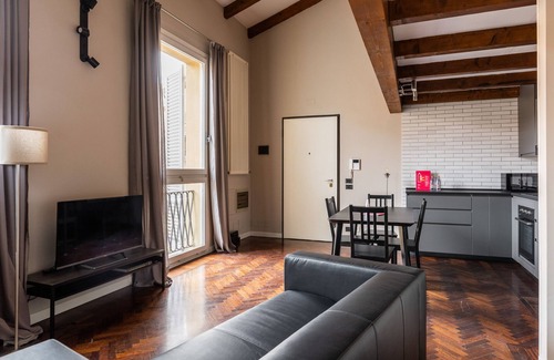 Historic Center Apartment | Wooden design apartment by Wonderful Italy