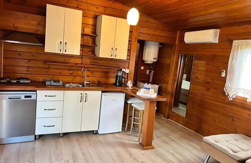 Bitez Hotel | Woodentowns