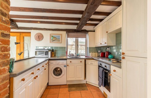 Tuttington Cottage | Woodfalls Barn | Easy Access To The Norfolk Broads, Cromer, Sheringham & The Seaside!