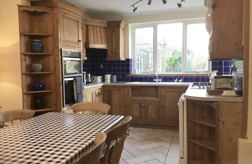 New Forest District Cottage | Woodfearn, Sway - Dog Friendly - Bike Friendly