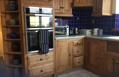 New Forest District Cottage | Woodfearn, Sway - Dog Friendly - Bike Friendly