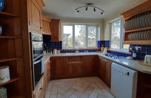 New Forest District Cottage | Woodfearn, Sway - Dog Friendly - Bike Friendly
