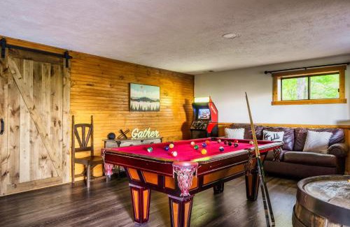 Chalet Village Ski Chalet | Woodhaven - Private - 3 Suites - Gorgeous Views - 3 Pools - GameRm - HotTub - Lots of Bears