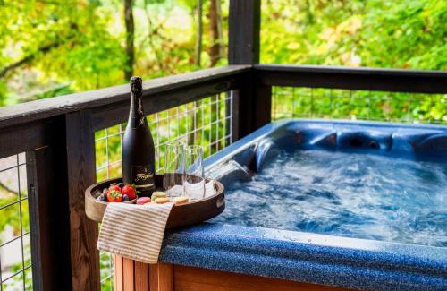 Chalet Village Ski Chalet | Woodhaven - Private - 3 Suites - Gorgeous Views - 3 Pools - GameRm - HotTub - Lots of Bears