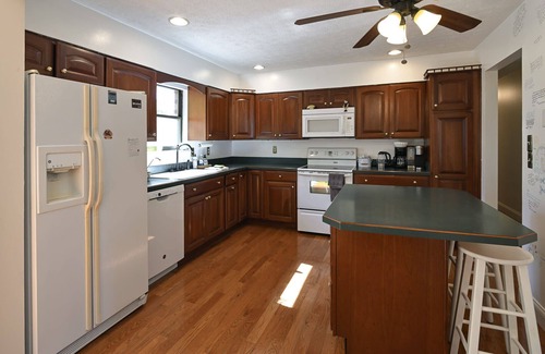 Williamstown House | Woodland Patio - Near Ark Encounter: Sleeps 12
