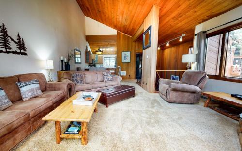 Mammoth Lakes Apartment | Woodlands #25 condo