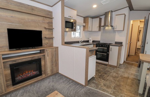 Ruthin Cottage | WOODLANDS GOLD (WO 41), family friendly, with hot tub in Ruthin