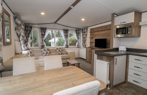 Ruthin Cottage | WOODLANDS GOLD (WO 41), family friendly, with hot tub in Ruthin