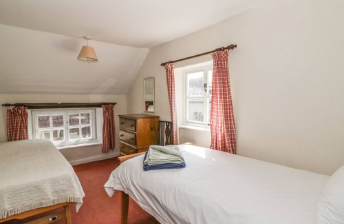 Hoxne Cottage | WOODLANDS, pet friendly, character holiday cottage in Hoxne