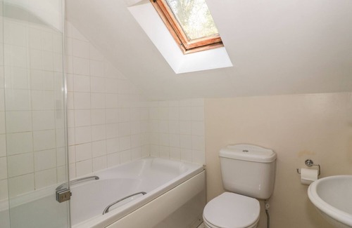 Hoxne Cottage | WOODLANDS, pet friendly, character holiday cottage in Hoxne