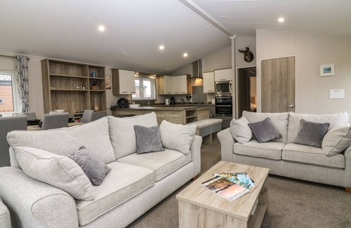 Dunbar Cottage | WOODPECKER LODGE, family friendly, with a garden in Dunbar
