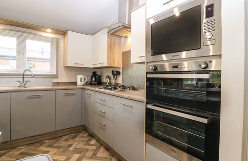 Dunbar Cottage | WOODPECKER LODGE, family friendly, with a garden in Dunbar