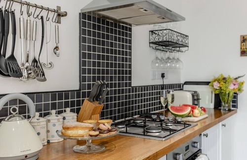 High Peak House | Woodpecker - Two Bedroom House, Sleeps 4