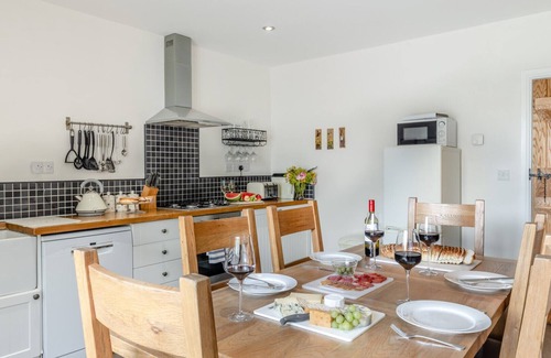 High Peak House | Woodpecker - Two Bedroom House, Sleeps 4