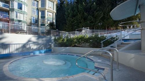 Upper Village House | Woodrun Lodge 302 | Large Condo w/Shared Heated Pool & Large Hot Tub