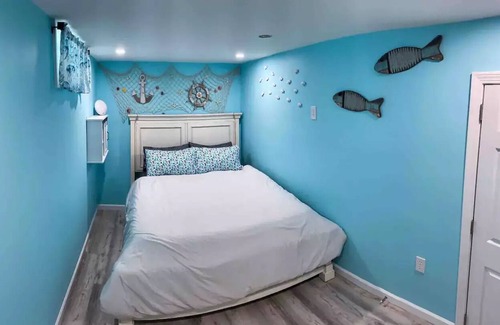 Falmouth House | Woods Hole Bungalow Apartment