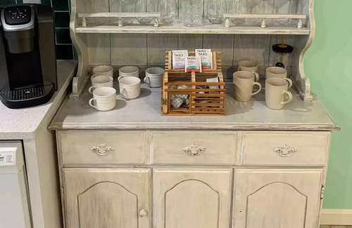 Falmouth House | Woods Hole Bungalow Apartment