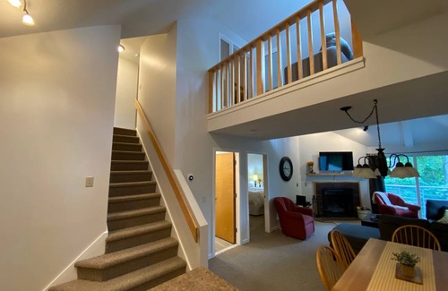 Killington Condo | Woods Resort Village 08 nicely decorated walk to pool 5 mins drive to mountain