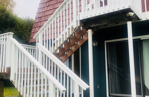 Homer Apartment | Woodside Suite #4- Modest suite in downtown Homer, walking distance to all attractions
