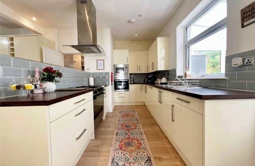 Fenay Bridge House | Woodsome Lodge perfect for big families and luxury pamper weekends with hot tub!