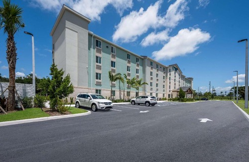 West Palm Beach Hotel | WoodSpring Suites West Palm Beach