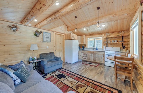 Soldotna Cabin | Woodsy Cabin Near Kenai River: Great for Anglers!
