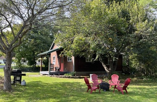 Cooperstown Ski Chalet | Woodview Retreat 3-bedroom Chalet in charming Cooperstown with Pool