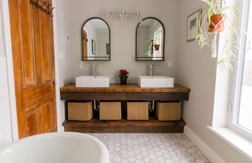 Prince Edward House | WooHoo Farm House in Prince Edward County