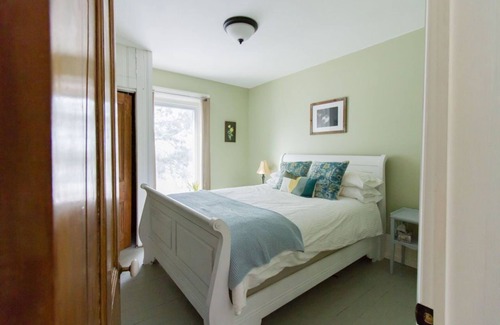 Prince Edward House | WooHoo Farm House in Prince Edward County