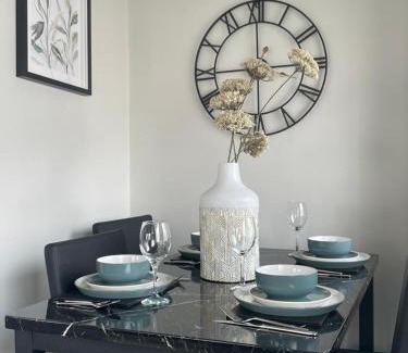 Liverpool Apartment | Woolton Escape Light-filled Free Parking