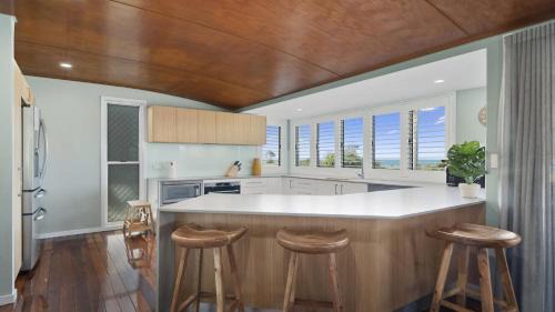 Woorim House | Woorim Beach House with Water Views