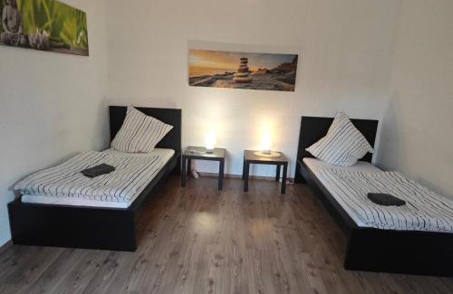 Selfkant Apartment | Work and Stay Selfkant Ganzes Haus 9 Zimmer, 18 Betten,5 Badezimmer,2 Küchen, Terrasse, 380 Qm, 3 Etagen