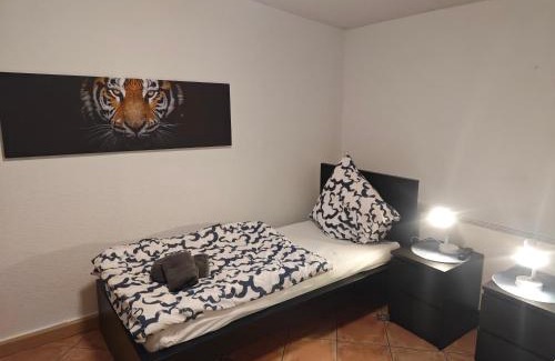 Selfkant Apartment | Work and Stay Selfkant Ganzes Haus 9 Zimmer, 18 Betten,5 Badezimmer,2 Küchen, Terrasse, 380 Qm, 3 Etagen