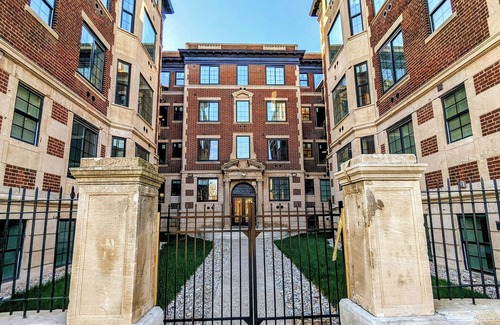 New Center Detroit Apartment | Work/Play Base: Park Free, 10mins DTWN, Fast WiFi