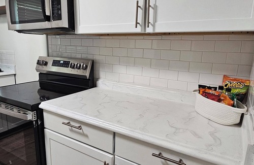 Meridian-Kessler Apartment | Work + Play + Kick back + Fam + Friends + Pets = Vibes are self made!