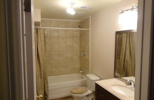 Ottawa Division House | Work-Play Suite Near The Ottawa Airport & LRT