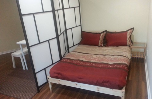 Ottawa Division House | Work-Play Suite Near The Ottawa Airport & LRT