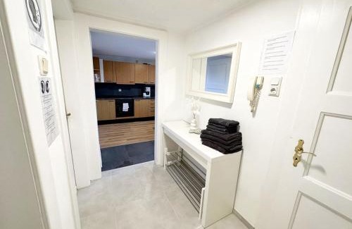 Rheidt Apartment | Work & Stay Apartment in Niederkassel