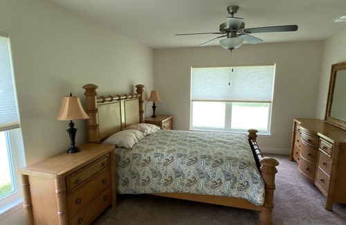 Mirror Lakes House | Working power 4 bed 2 bath big yard swim spa 20 min to the beach
