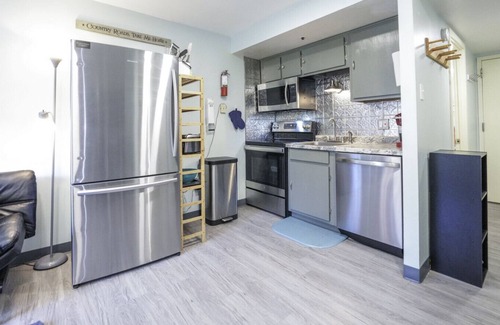 Snowshoe Apartment | Workspace Studio. Ski-In/Ski-Out. Convenient. AC!
