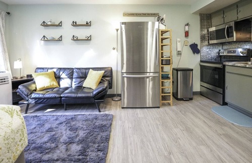 Snowshoe Apartment | Workspace Studio. Ski-In/Ski-Out. Convenient. AC!