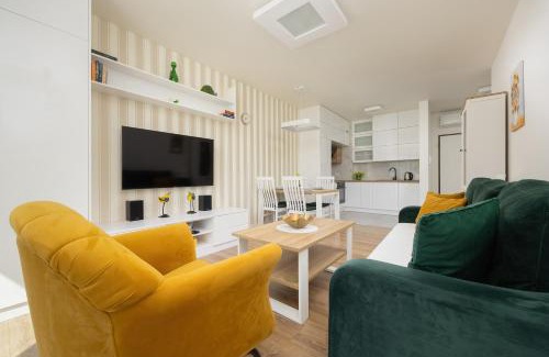 Mokotow Apartment | Woronicza by Solarento