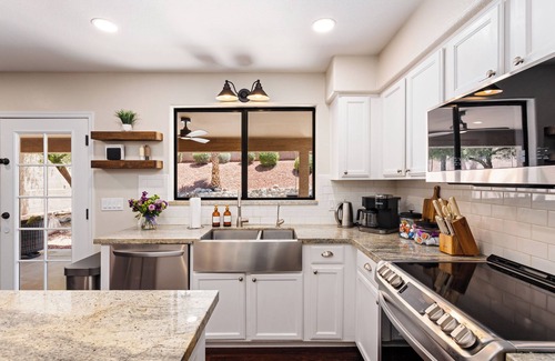 Scarlett Canyon House | WOW $175K+ NewBackyard and Interior: 4Br+BonusRm+3Ba+HtdPool*HotTub*Golf*FirePit