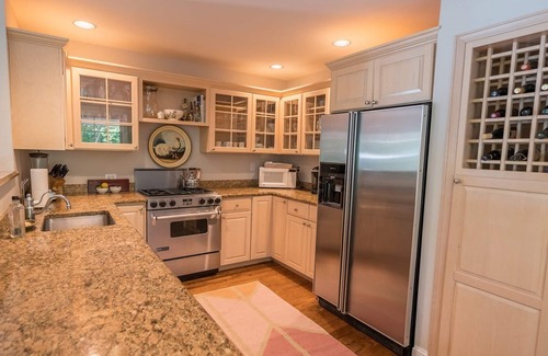 North Haven House | Wraparound Porch with Seating, Outdoor Dining, Master Bedroom with Jacuzzi,.