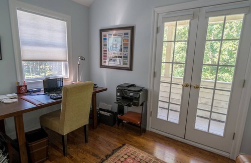 North Haven House | Wraparound Porch with Seating, Outdoor Dining, Master Bedroom with Jacuzzi,.