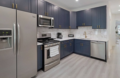 Lakeview House | Wrigleyville Jungle House w/game room basement party room for large groups!